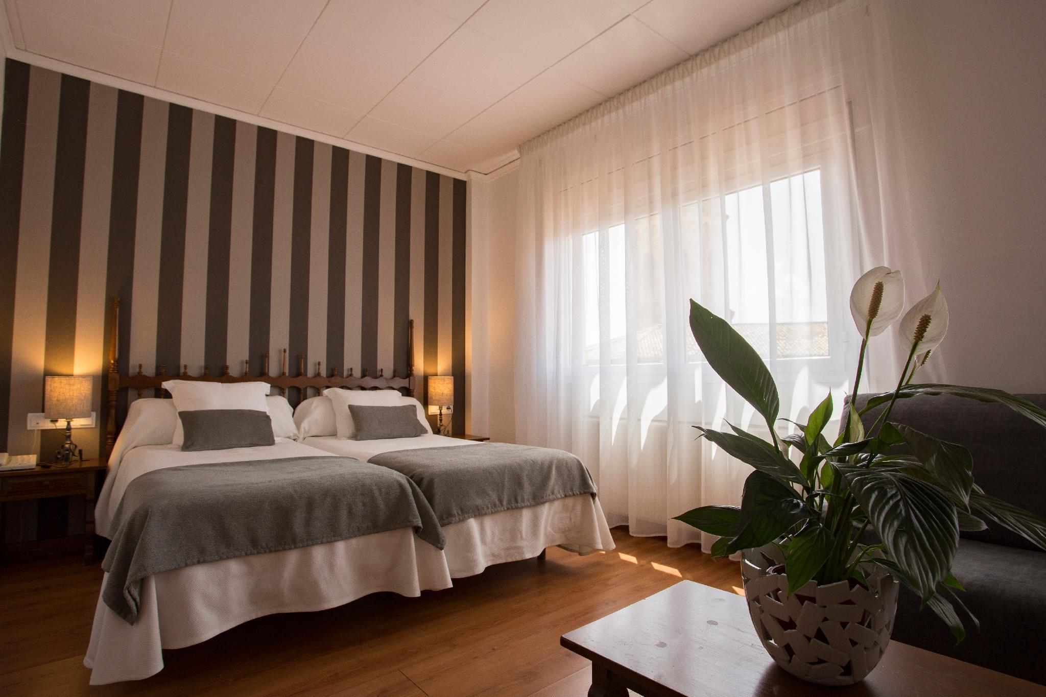 Hotel Segle XX Tremp Exterior foto