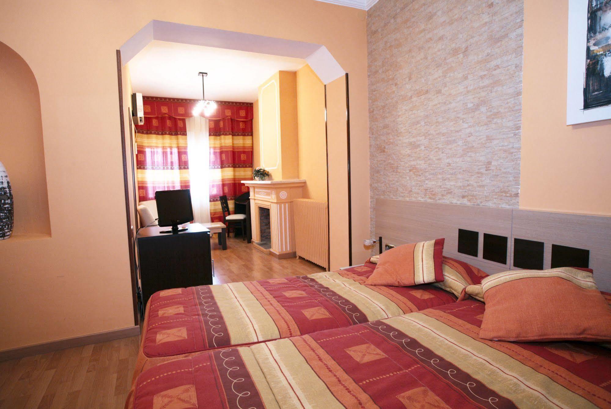 Hotel Segle XX Tremp Exterior foto
